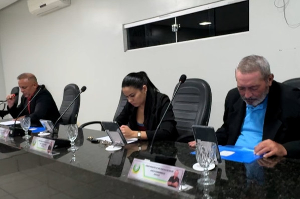 Câmara Municipal aprecia projeto de denominação de rua e indicação para melhorias na sinalizaçã...